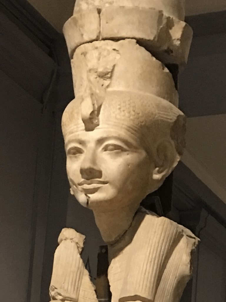Escultura de la diosa Mut con rasgos de Ankhesenamón,
Museo Egipcio, El Cairo